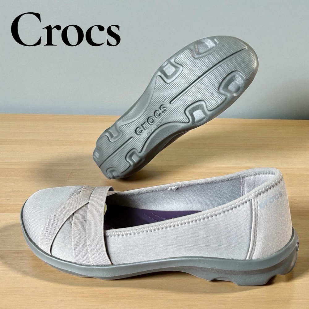 Crocs-women’s 8 “Busy Day” Strappy Flat. Putty gray. Excellent preowned cond!